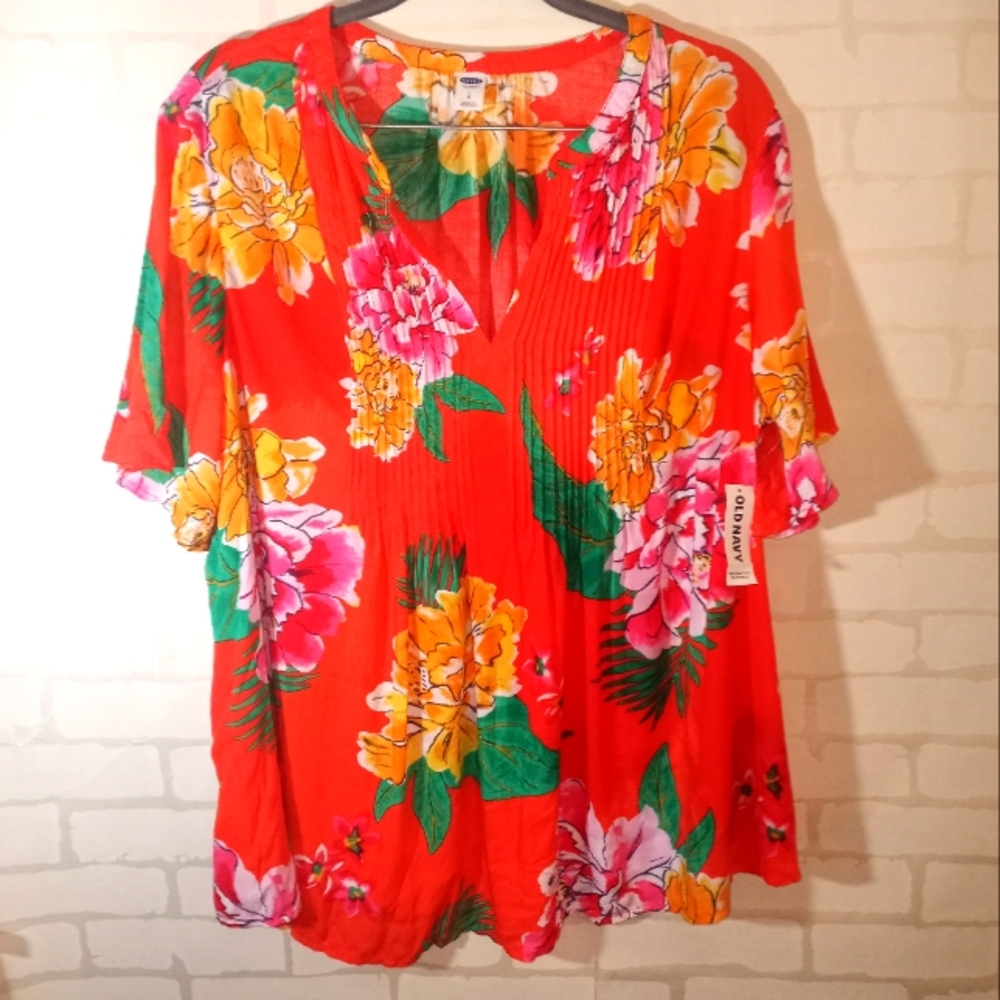 NWT  V Neck Old Navy blouse Large Red Floral bright soft flowy long.